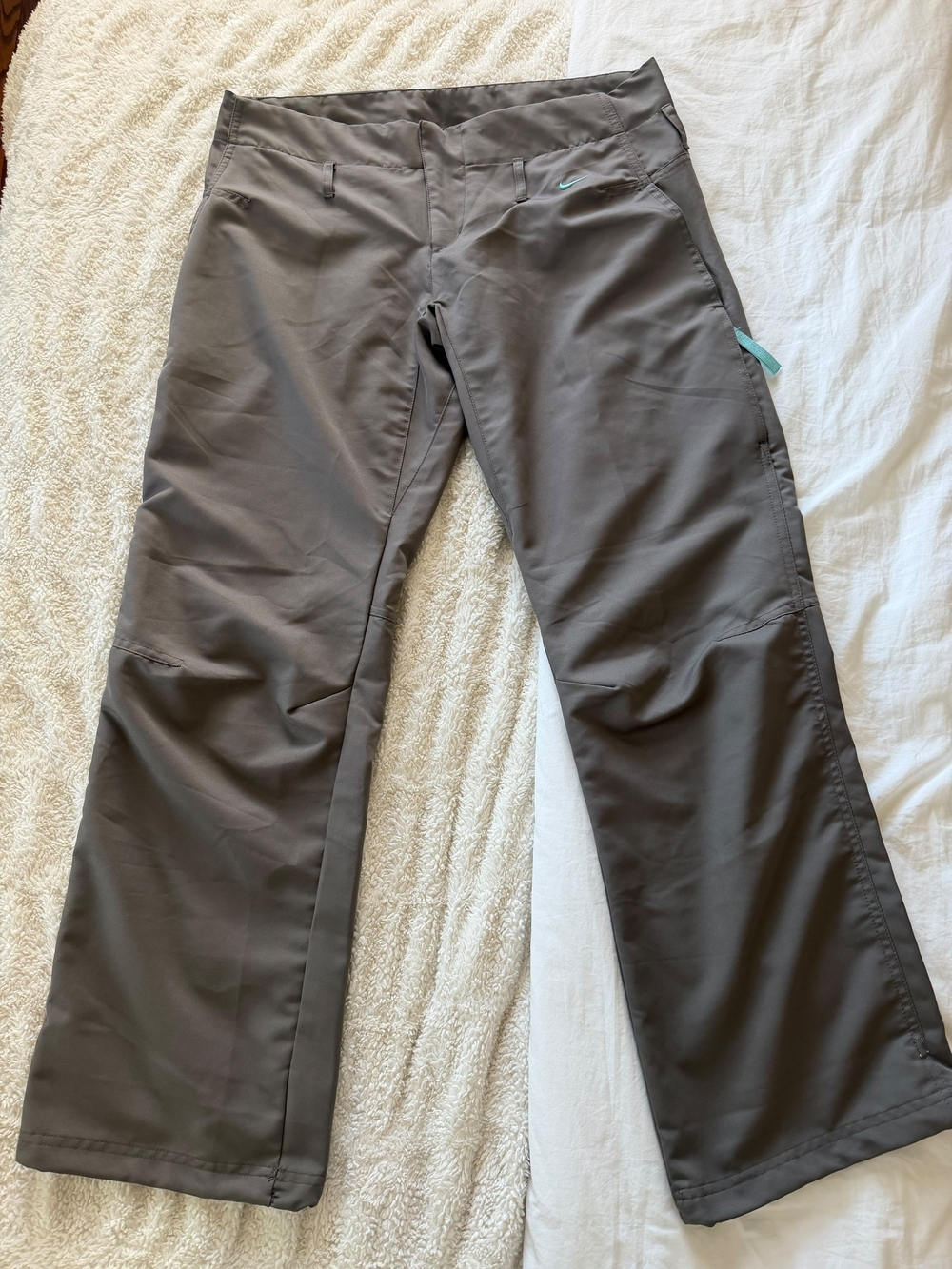 Nike Fit Dry Women's Gray Outdoor Hiking Pants Size Medium Travel Techwear